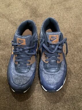 Nike Men’s Navy and Brown Air Max Sneakers